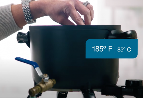 Consigli sulla produzione di candele nei contenitori con la cera di soia