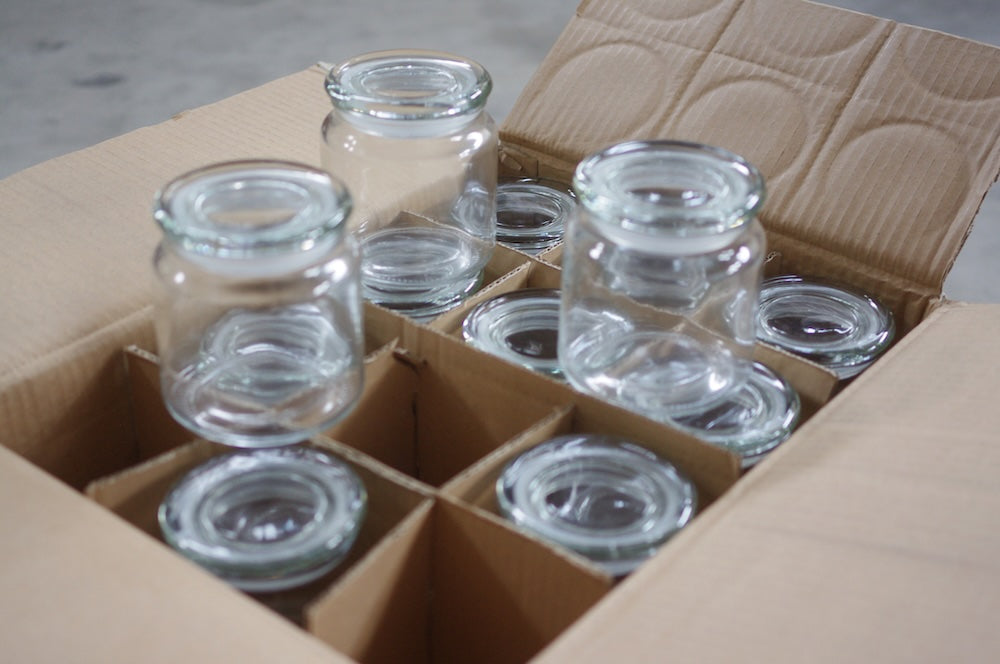 24 giare in vetro con tappo, h 140 mm