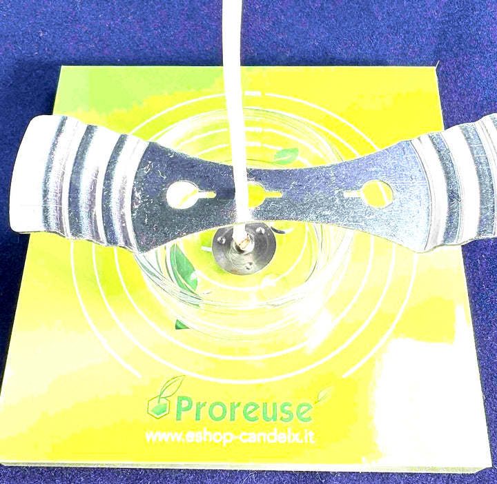 Adesivo magnetico per stoppini candela