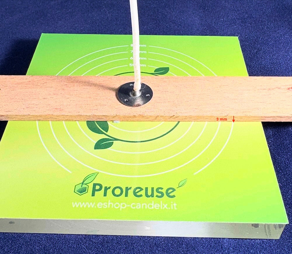 Adesivo magnetico per stoppini candela