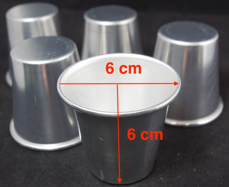 Stampi di alluminio: cono medio (diam. 6 cm - alt. 6 cm) , conf . da 10 pz.