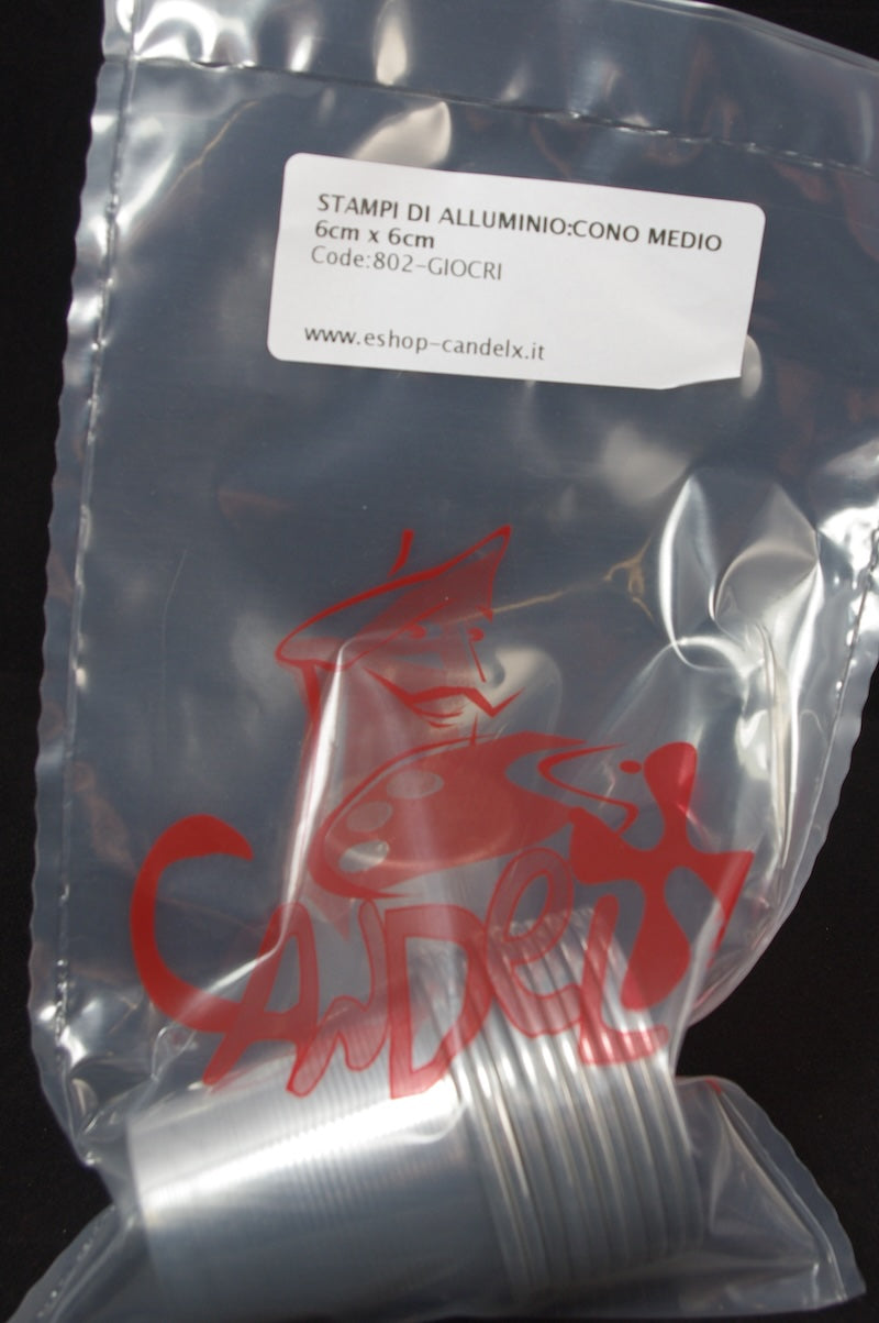 Stampi di alluminio: cono medio (diam. 6 cm - alt. 6 cm) , conf . da 10 pz.