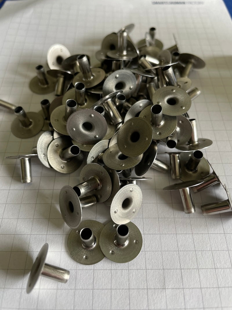 Supporto stoppino metallico (wick sustainer)  , 3,5 x 10 x 14,5 mm , 100 gr ( 234 pz circa)